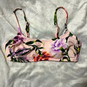 Xhilaration women swim top Size M